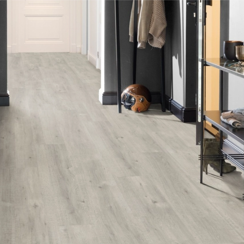 Piso Laminado Quick Step Eligna Wide 3680 - Carvalho Acinzentado Com Cortes de Serra